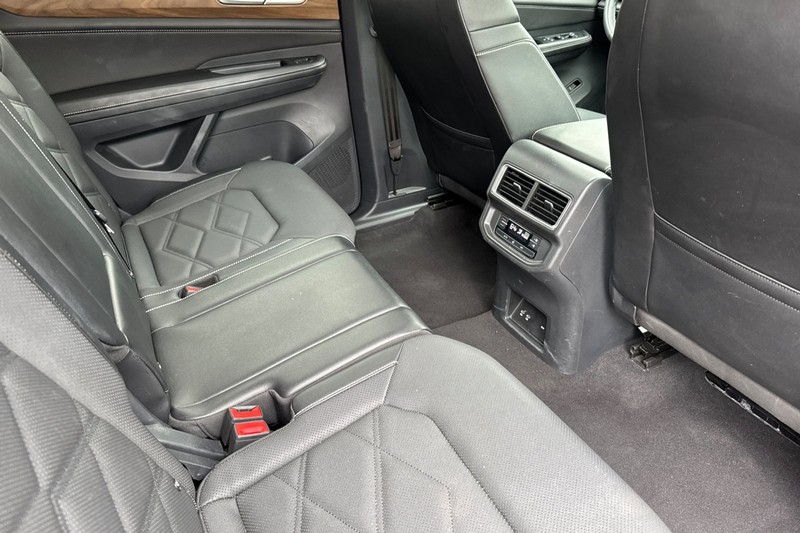 Volkswagen Atlas Vehicle Full-screen Gallery Image 19