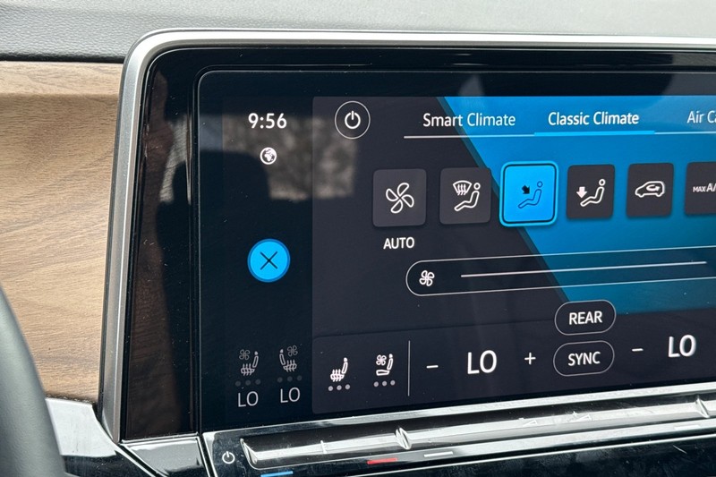 Volkswagen Atlas Vehicle Full-screen Gallery Image 30