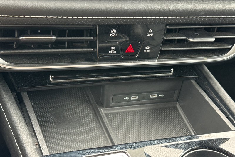 Volkswagen Atlas Vehicle Full-screen Gallery Image 32