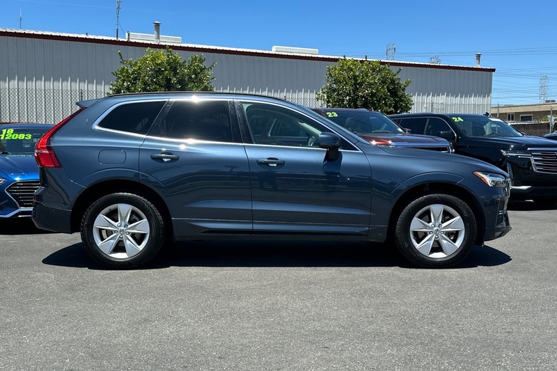 Volvo XC60 Vehicle Full-screen Gallery Image 03