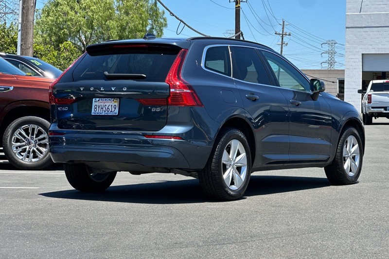 Volvo XC60 Vehicle Full-screen Gallery Image 04