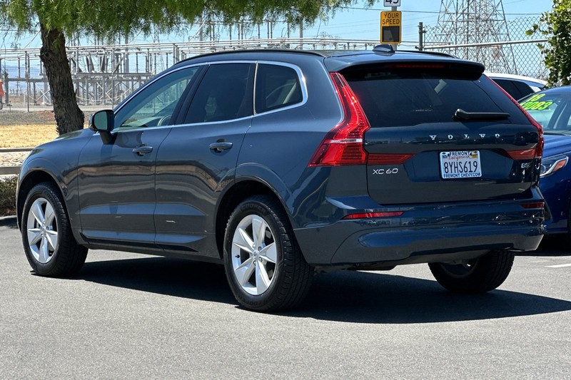 Volvo XC60 Vehicle Full-screen Gallery Image 06