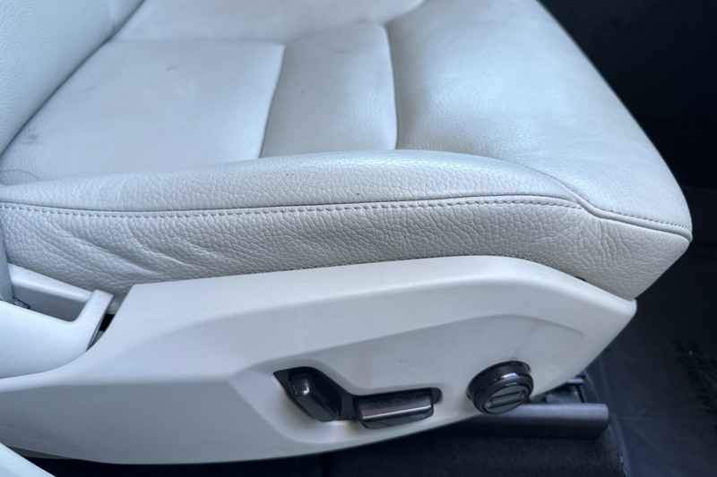 Volvo XC60 Vehicle Full-screen Gallery Image 23