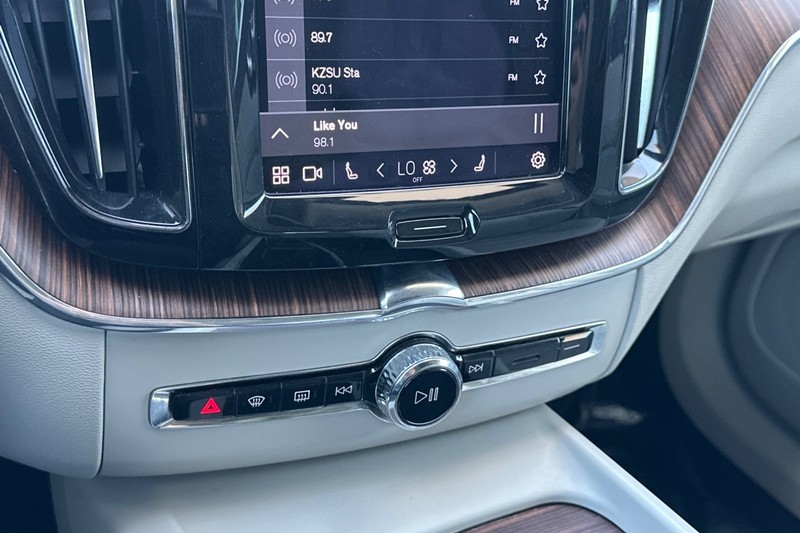 Volvo XC60 Vehicle Full-screen Gallery Image 31
