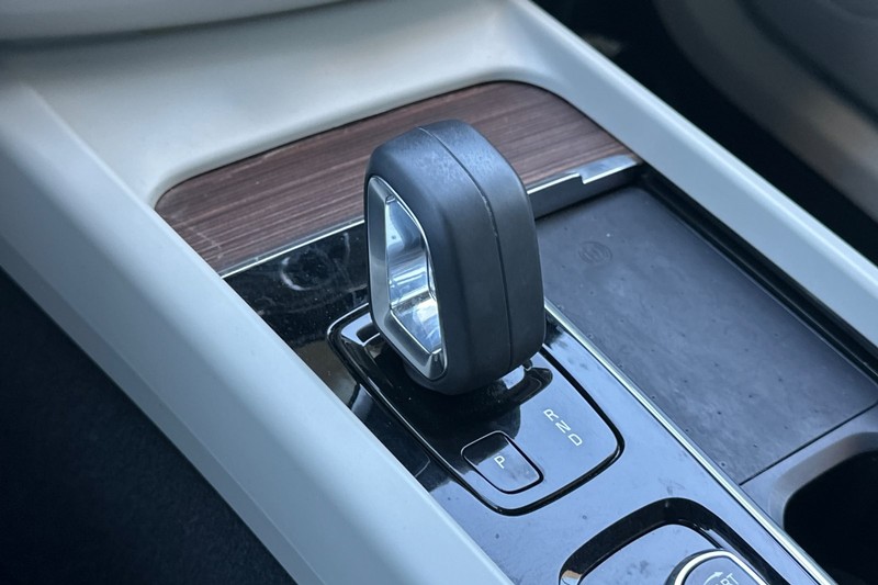 Volvo XC60 Vehicle Full-screen Gallery Image 33
