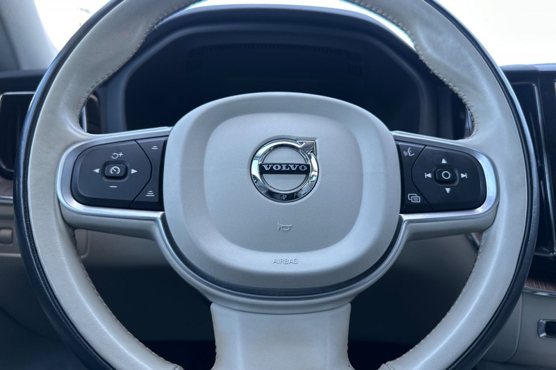 Volvo XC60 Vehicle Full-screen Gallery Image 34
