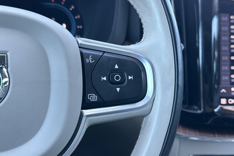 Volvo XC60 Vehicle Full-screen Gallery Image 36