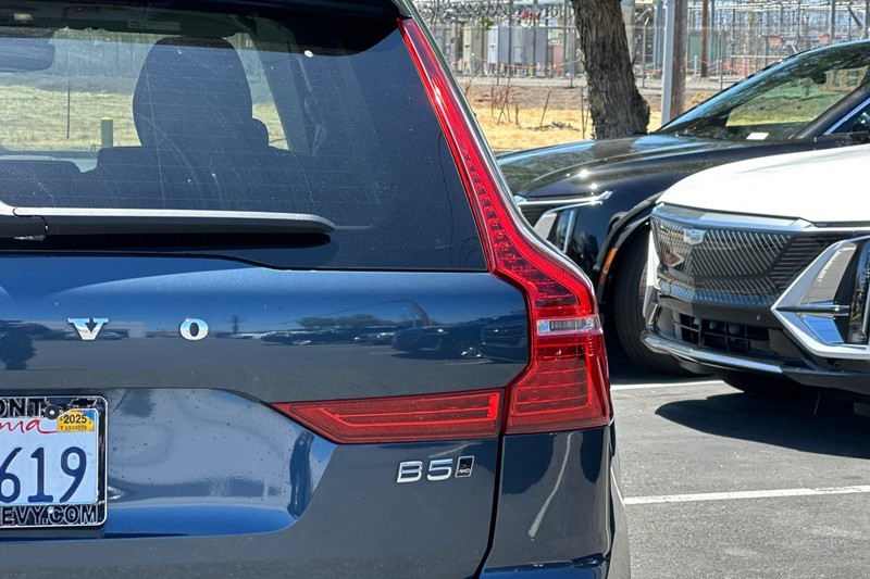 Volvo XC60 Vehicle Full-screen Gallery Image 45