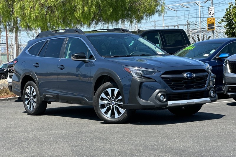Subaru Outback Vehicle Full-screen Gallery Image 02