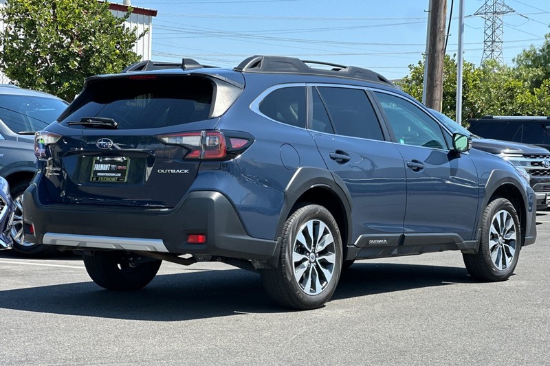 Subaru Outback Vehicle Full-screen Gallery Image 04