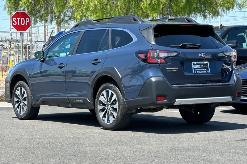 Subaru Outback Vehicle Full-screen Gallery Image 06