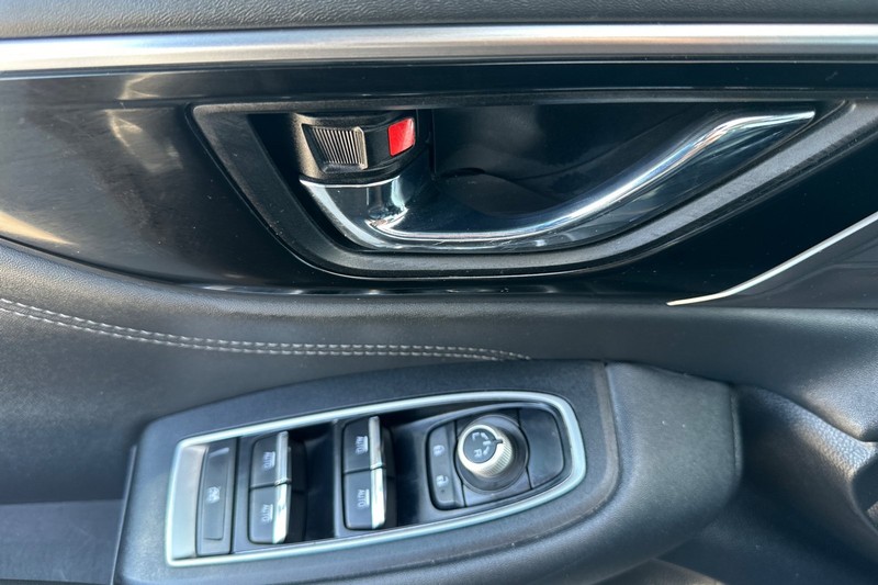 Subaru Outback Vehicle Full-screen Gallery Image 11