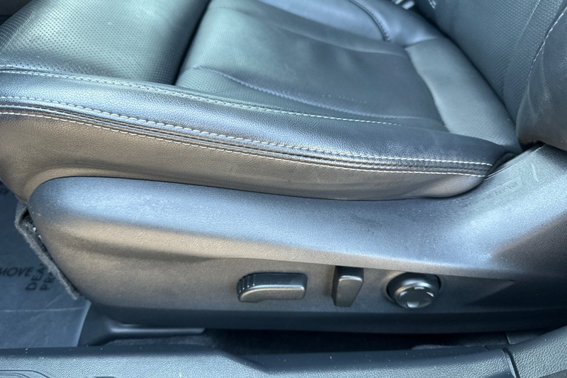 Subaru Outback Vehicle Full-screen Gallery Image 13