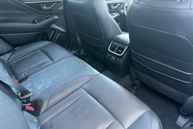 Subaru Outback Vehicle Full-screen Gallery Image 18