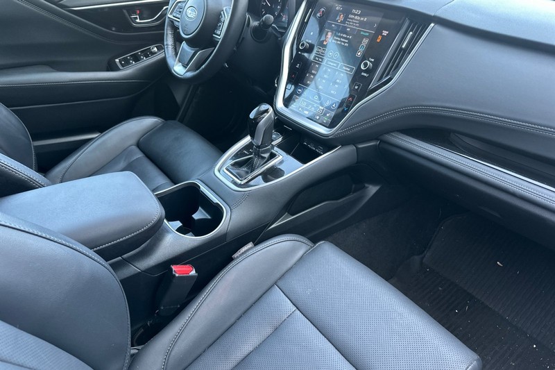Subaru Outback Vehicle Full-screen Gallery Image 19