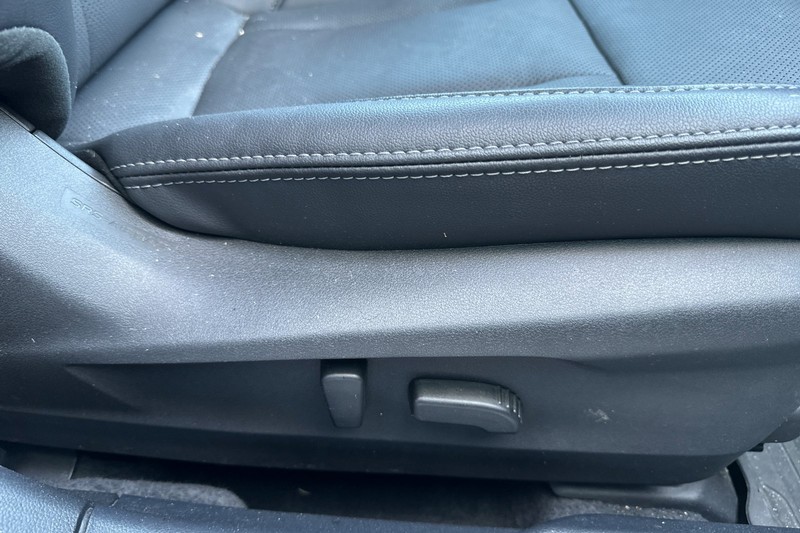 Subaru Outback Vehicle Full-screen Gallery Image 23