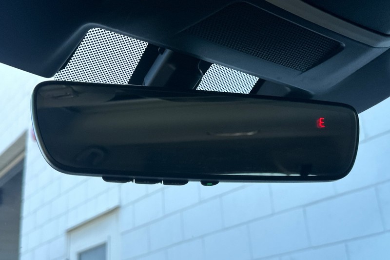 Subaru Outback Vehicle Full-screen Gallery Image 25