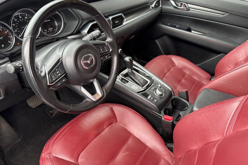 Mazda CX-5 Vehicle Full-screen Gallery Image 10