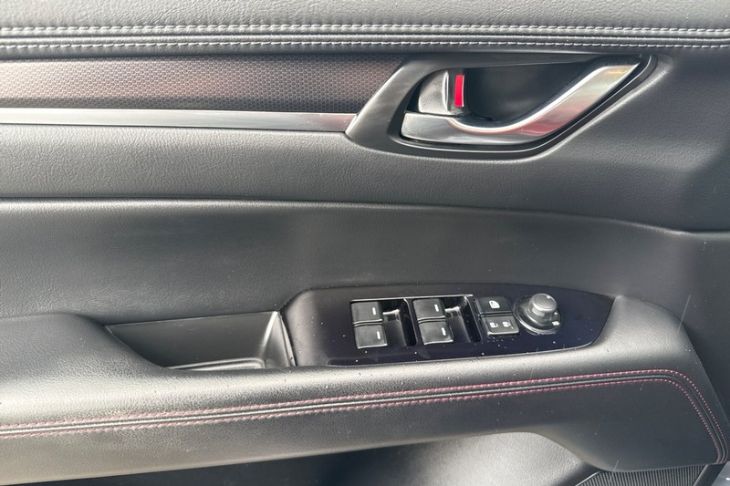 Mazda CX-5 Vehicle Full-screen Gallery Image 11