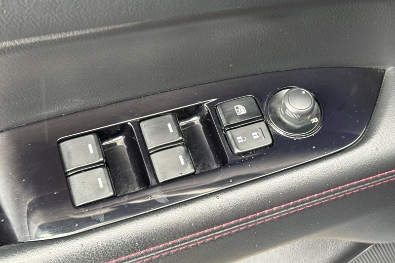 Mazda CX-5 Vehicle Full-screen Gallery Image 12