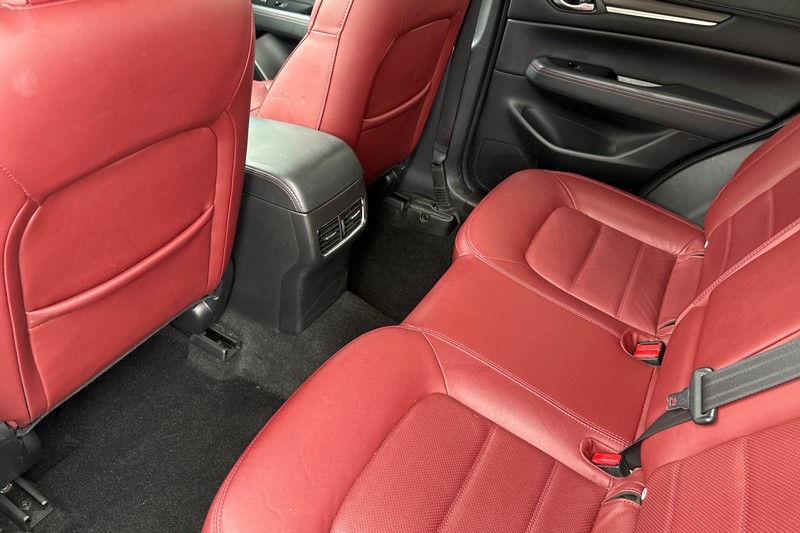 Mazda CX-5 Vehicle Full-screen Gallery Image 14