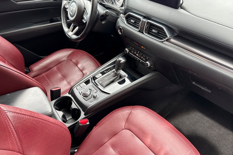 Mazda CX-5 Vehicle Full-screen Gallery Image 19