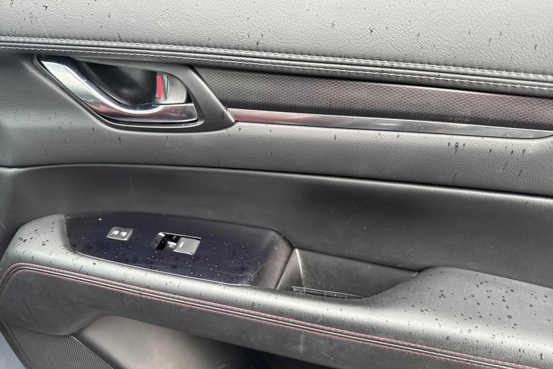 Mazda CX-5 Vehicle Full-screen Gallery Image 21