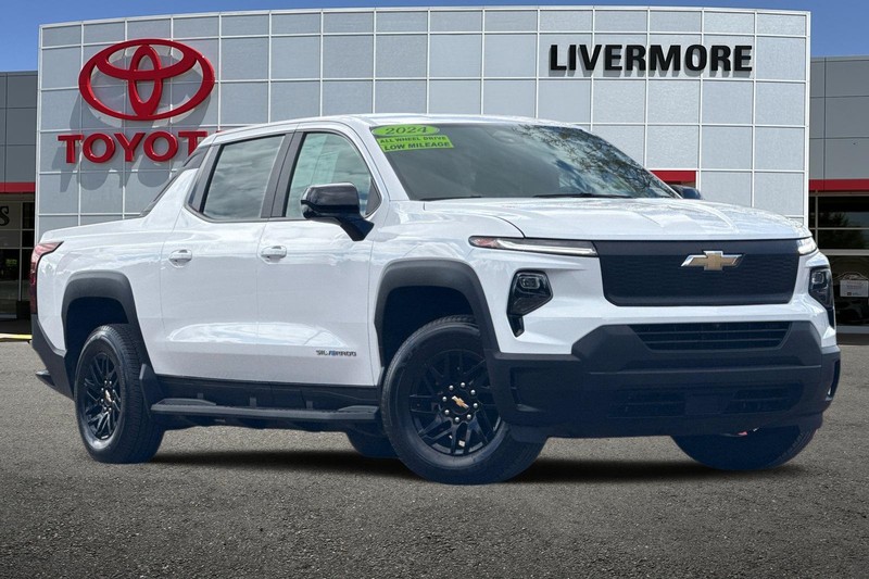Chevrolet Silverado EV Vehicle Full-screen Gallery Image 02