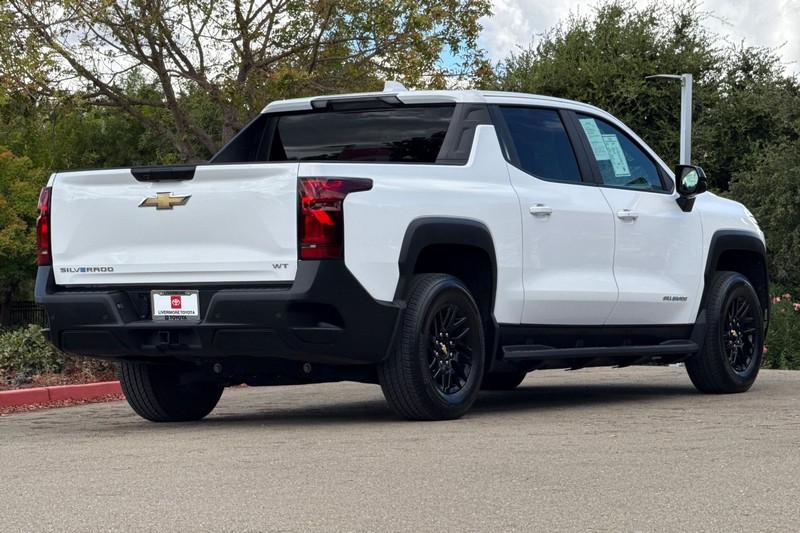 Chevrolet Silverado EV Vehicle Full-screen Gallery Image 04