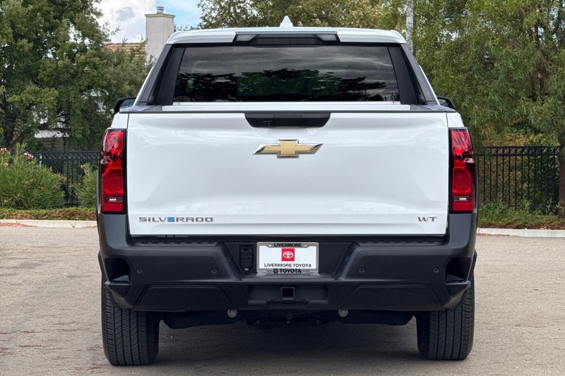 Chevrolet Silverado EV Vehicle Full-screen Gallery Image 05
