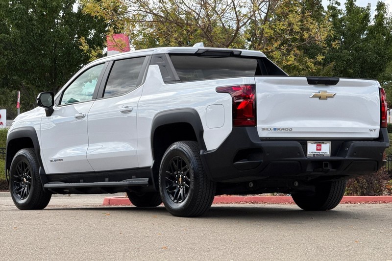 Chevrolet Silverado EV Vehicle Full-screen Gallery Image 06