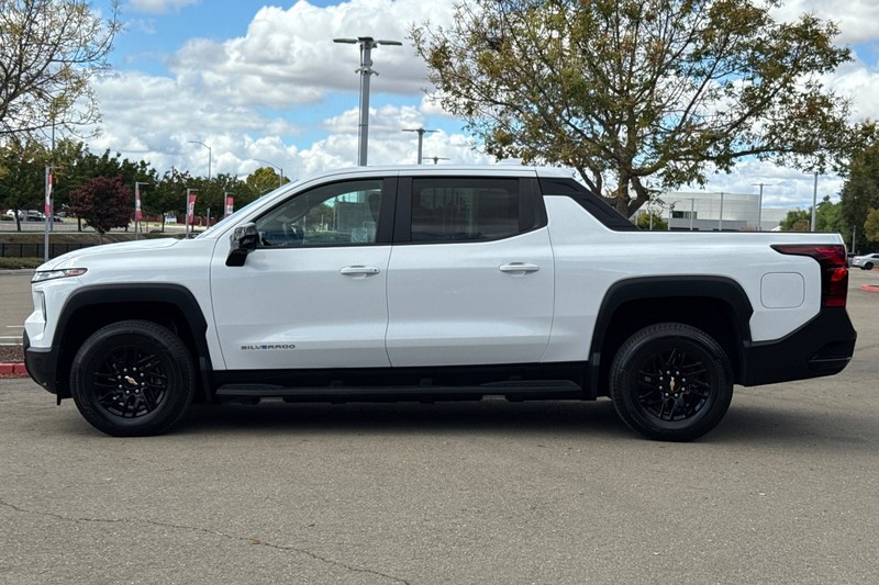 Chevrolet Silverado EV Vehicle Full-screen Gallery Image 07