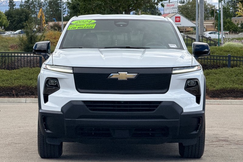 Chevrolet Silverado EV Vehicle Full-screen Gallery Image 09