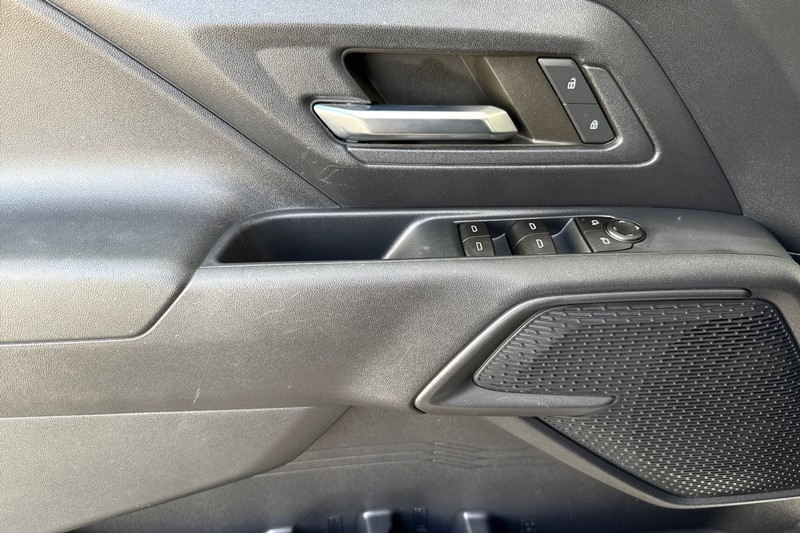 Chevrolet Silverado EV Vehicle Full-screen Gallery Image 11