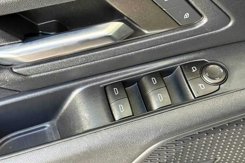 Chevrolet Silverado EV Vehicle Full-screen Gallery Image 12
