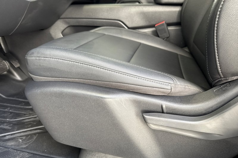 Chevrolet Silverado EV Vehicle Full-screen Gallery Image 13