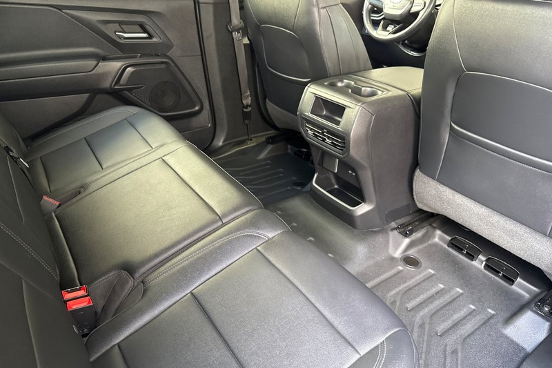 Chevrolet Silverado EV Vehicle Full-screen Gallery Image 17