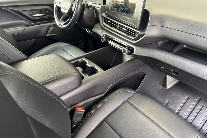 Chevrolet Silverado EV Vehicle Full-screen Gallery Image 18