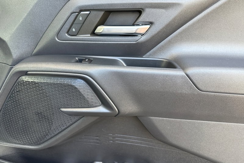 Chevrolet Silverado EV Vehicle Full-screen Gallery Image 20
