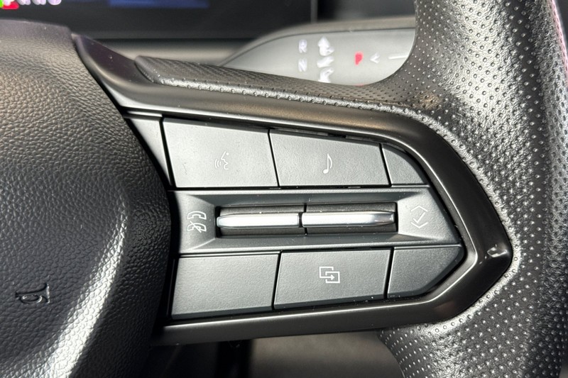 Chevrolet Silverado EV Vehicle Full-screen Gallery Image 36