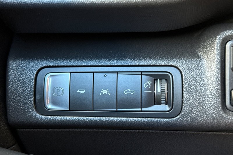 Chevrolet Silverado EV Vehicle Full-screen Gallery Image 40