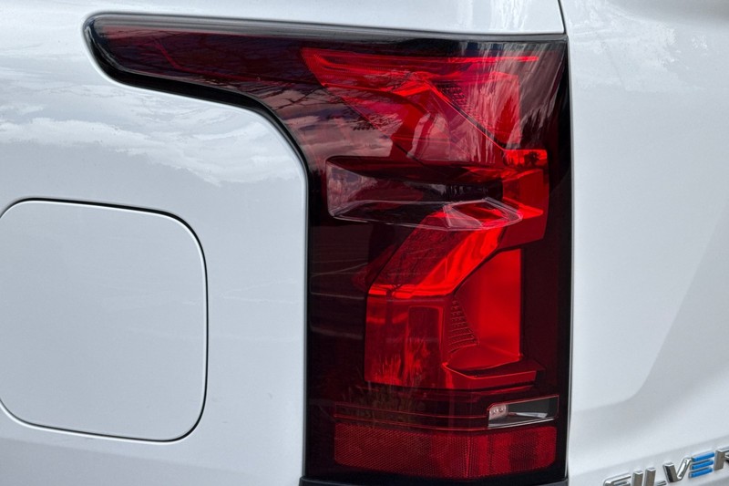 Chevrolet Silverado EV Vehicle Full-screen Gallery Image 47