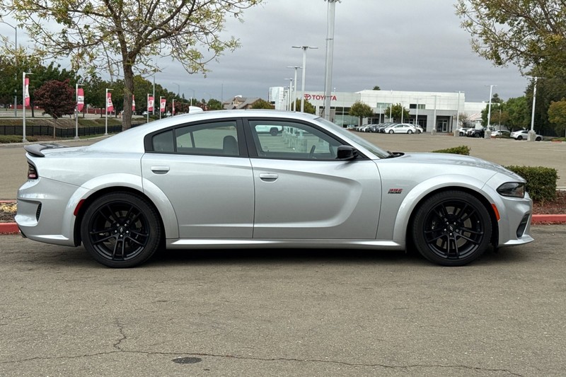 Dodge Charger Vehicle Full-screen Gallery Image 03