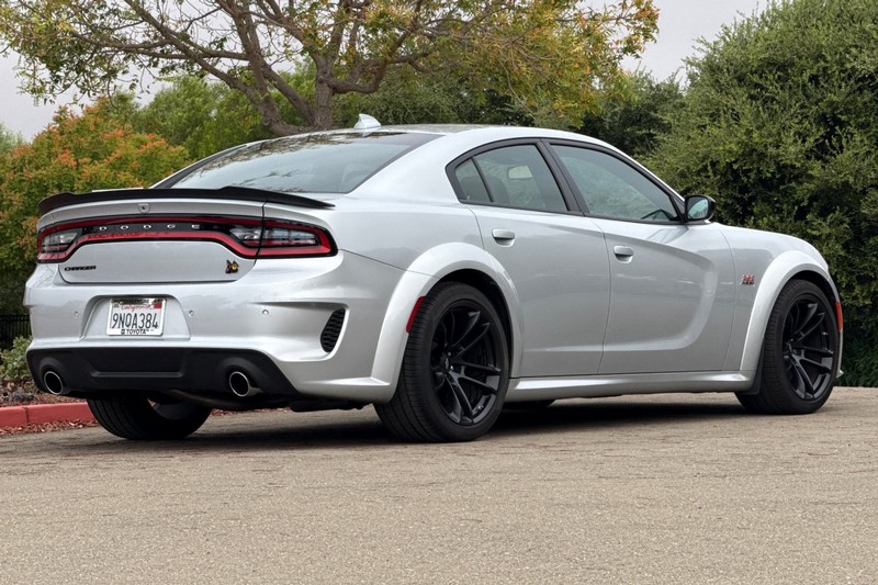 Dodge Charger Vehicle Full-screen Gallery Image 04