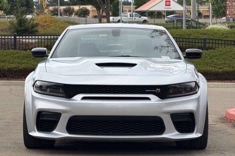 Dodge Charger Vehicle Full-screen Gallery Image 09