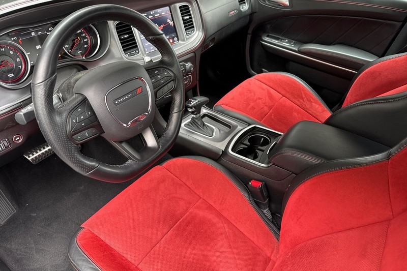 Dodge Charger Vehicle Full-screen Gallery Image 10