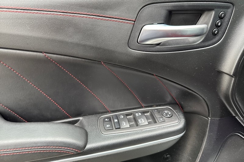 Dodge Charger Vehicle Full-screen Gallery Image 11