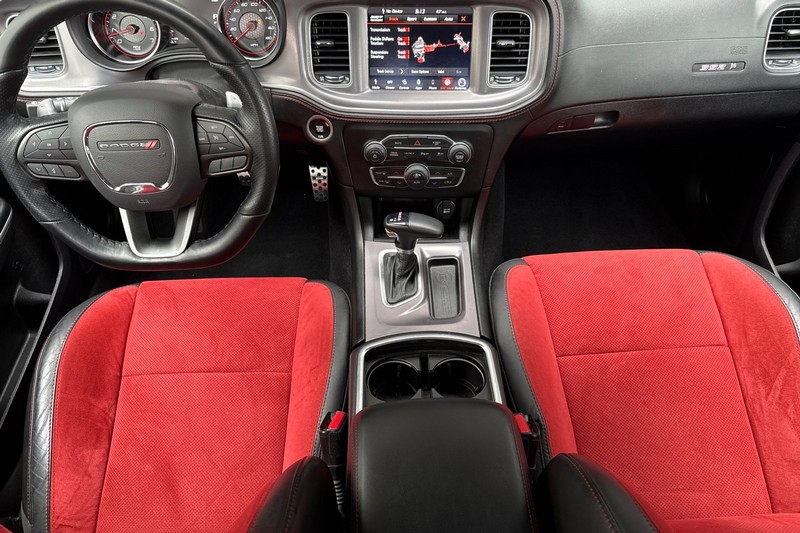 Dodge Charger Vehicle Full-screen Gallery Image 15