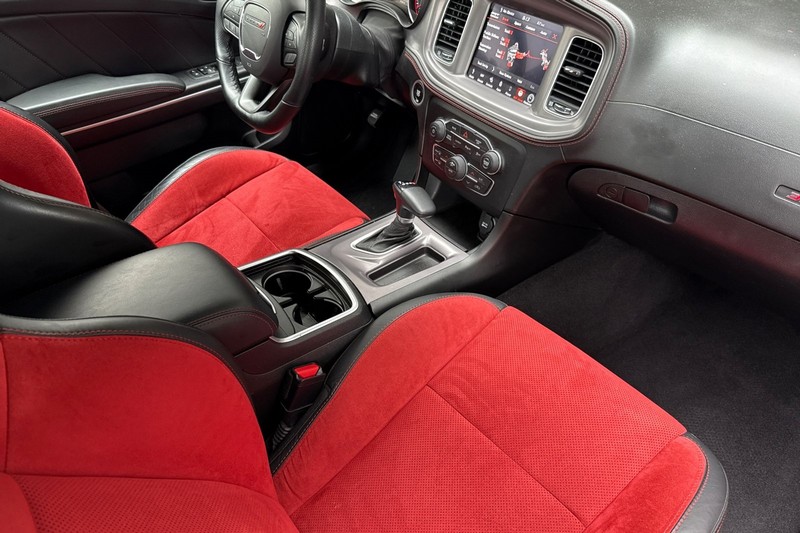 Dodge Charger Vehicle Full-screen Gallery Image 18