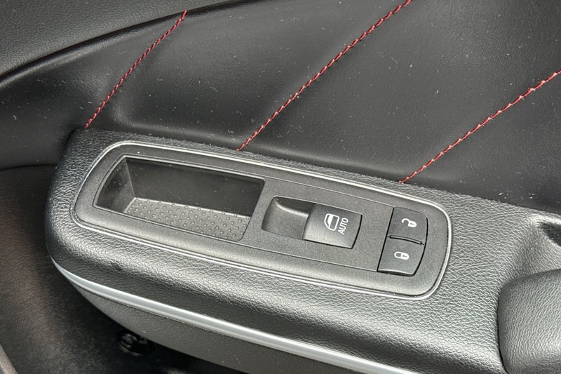 Dodge Charger Vehicle Full-screen Gallery Image 21